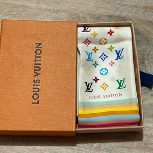 Authentic Louis Vuitton scarf bandana beautiful with box see pics used condition
